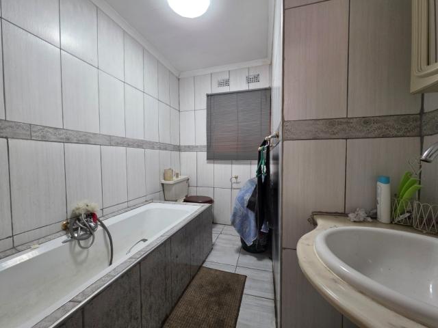 3 Bedroom House For Sale in Vaalpark