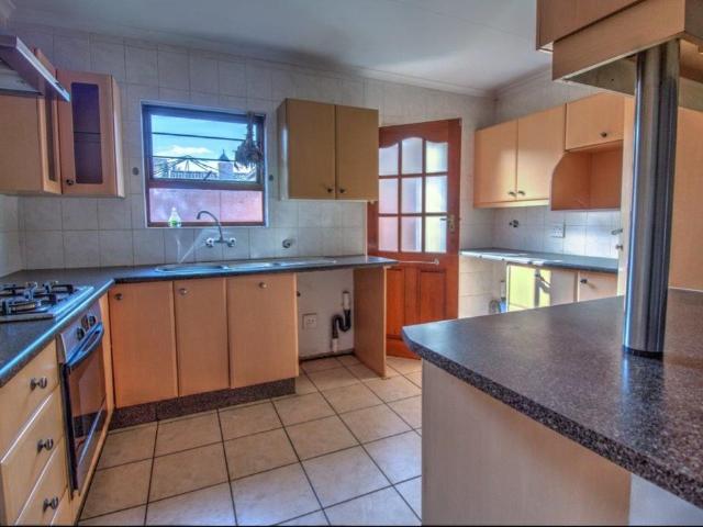 3 Bedroom House For Sale in Van Riebeeck Park