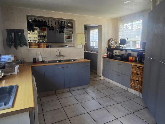 3 Bedroom House For Sale in Van Riebeeck Park