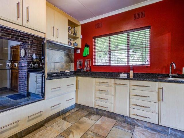 3 Bedroom House For Sale in Van Riebeeck Park