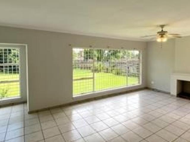3 Bedroom House For Sale in Van Riebeeck Park