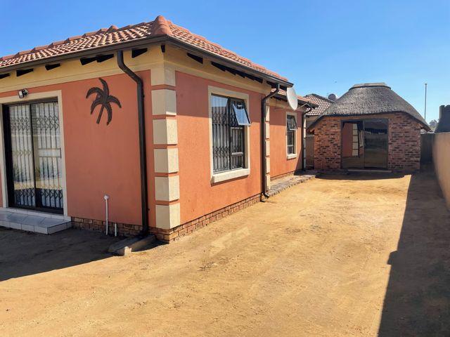 3 Bedroom House For Sale in Vanderbijlpark CE 3