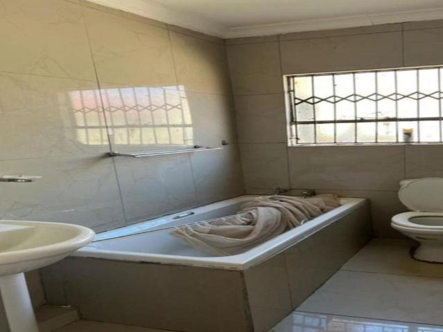 3 Bedroom house for sale in Vanderbijlpark CE 3