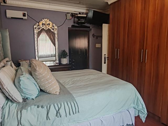 3 Bedroom House For Sale in Vanderbijlpark CW 5
