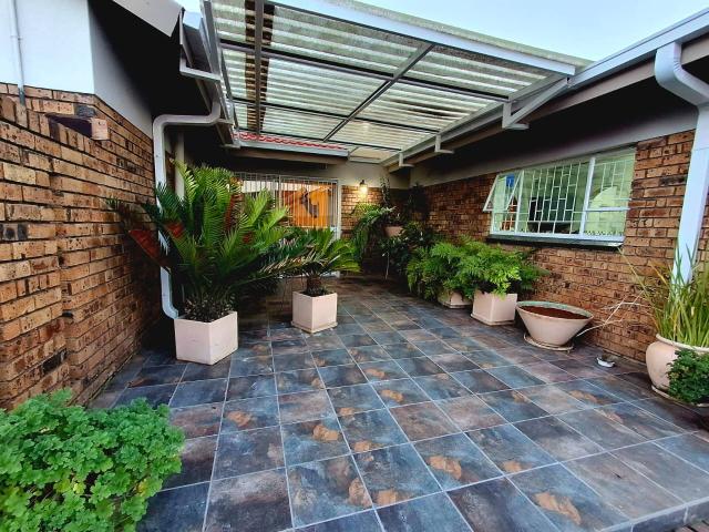 3 Bedroom House For Sale in Vanderbijlpark SW 2