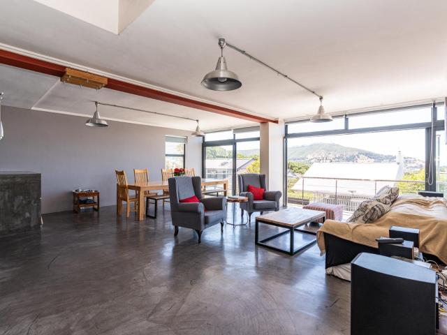 3 Bedroom House For Sale in Vredehoek