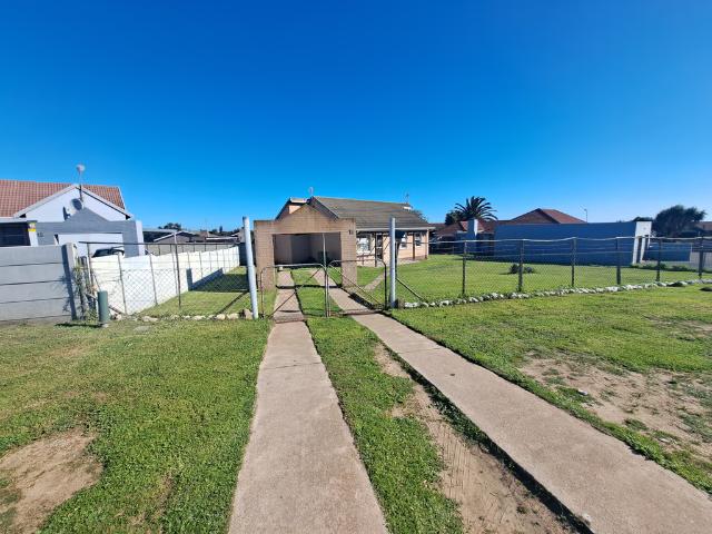 3 Bedroom House For Sale in Vredenburg