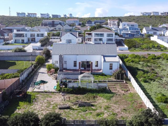 3 Bedroom House For Sale in Yzerfontein