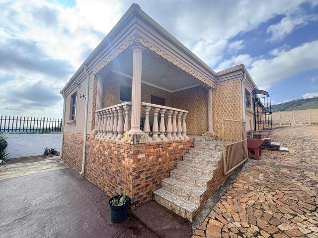 3 Bedroom House For Sale in Zakariyya Park