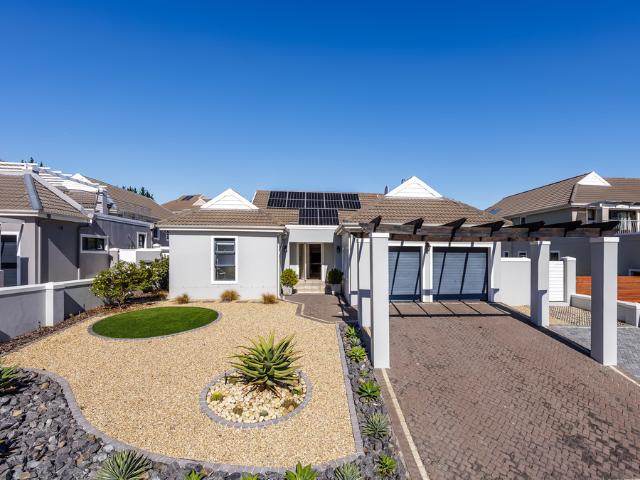4 Bedroom House For Sale in Zevenwacht Country Estate