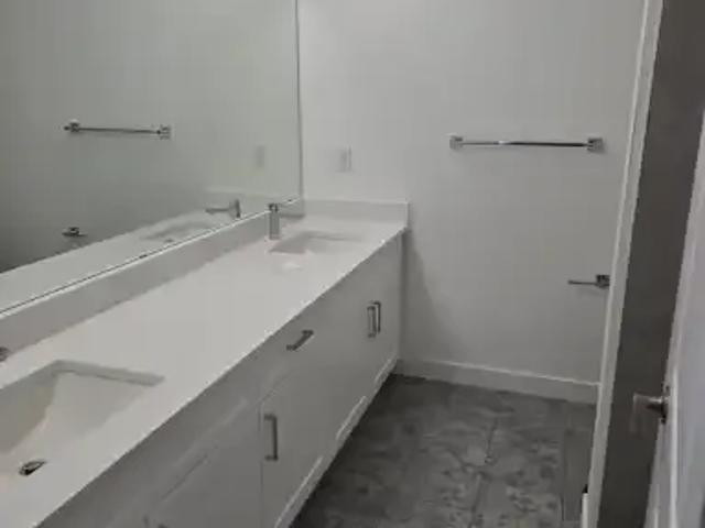 3 Bedroom House Fort Saskatchewan AB 104106727
