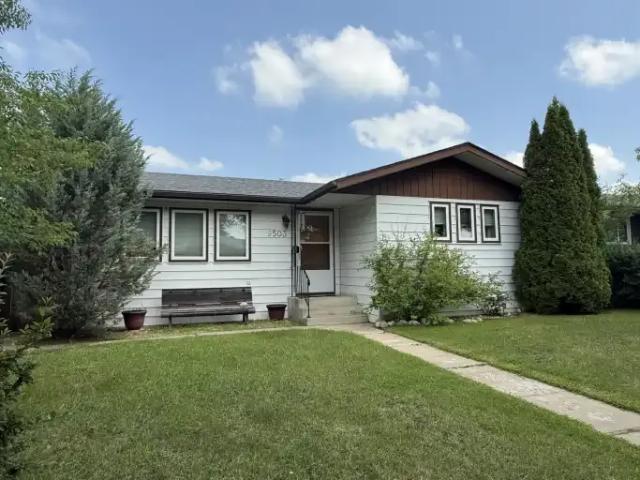3 Bedroom House Fort Saskatchewan AB 104257257