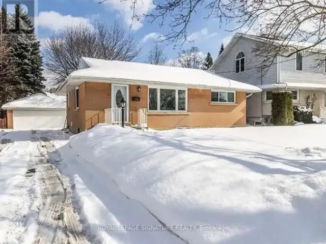 3 Bedroom House Kitchener ON LS100443664