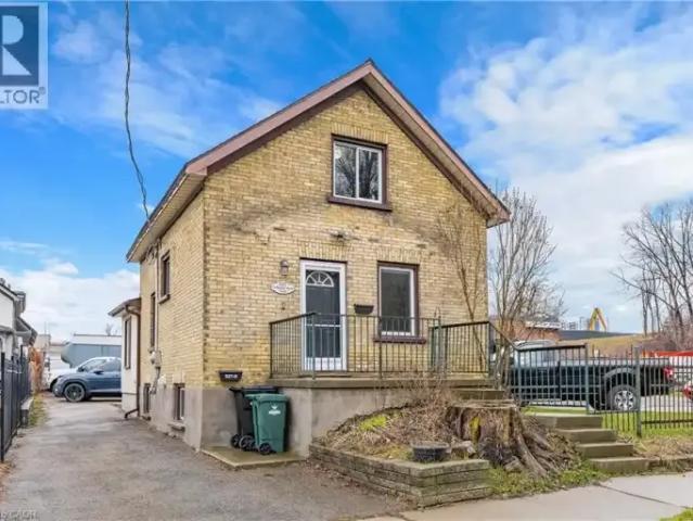 3 Bedroom House Kitchener ON LS101217189