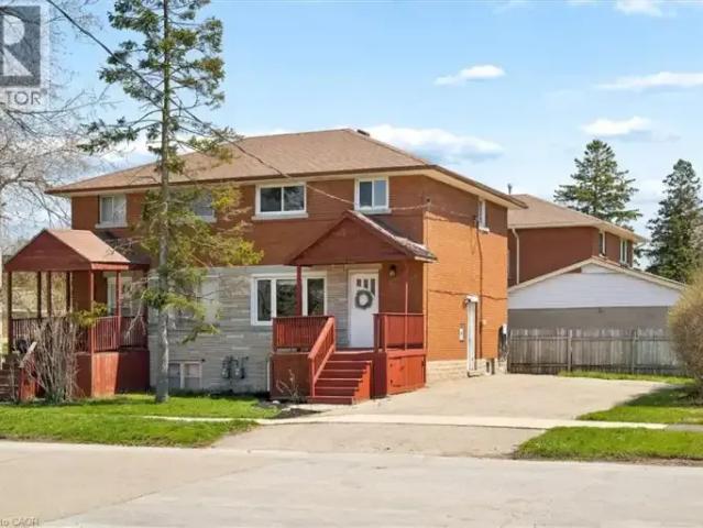 3 Bedroom House Kitchener ON LS102085838