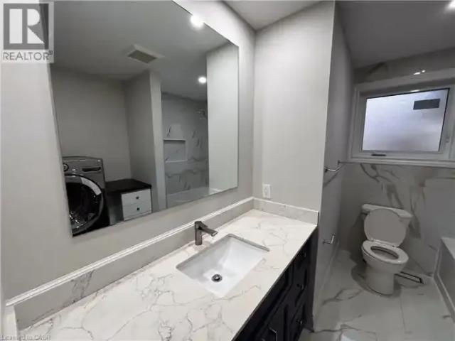 3 Bedroom House Kitchener ON LS102113841