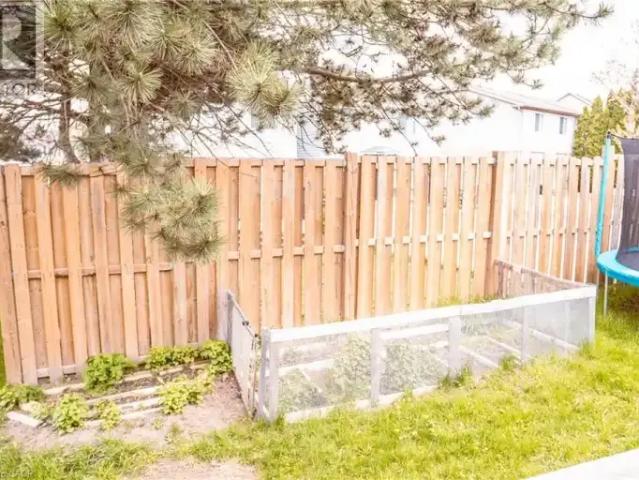 3 Bedroom House Kitchener ON LS102204210