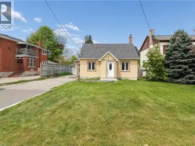 3 Bedroom House Kitchener ON LS102578810