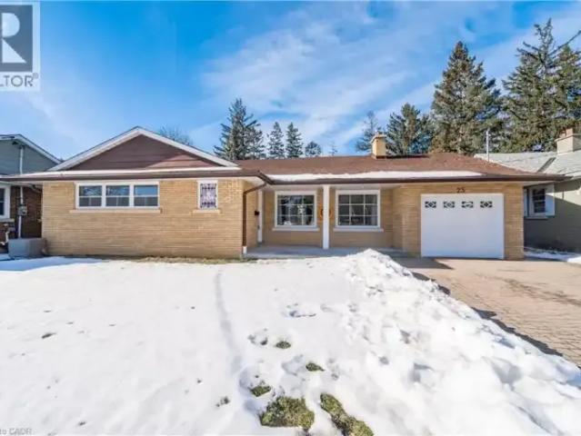 3 Bedroom House Kitchener ON 102578805