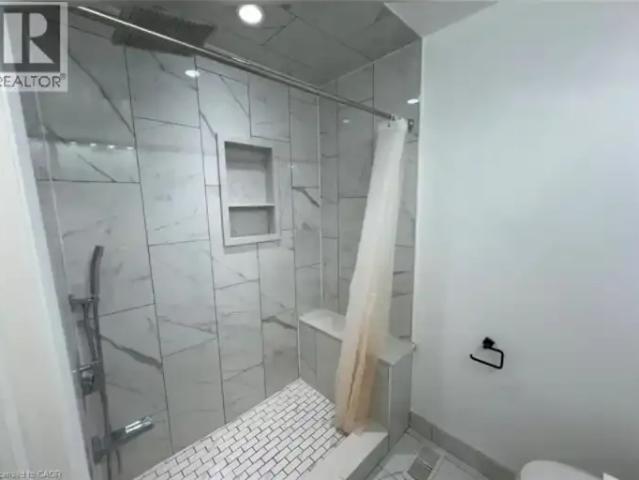 3 Bedroom House Kitchener ON 102578808