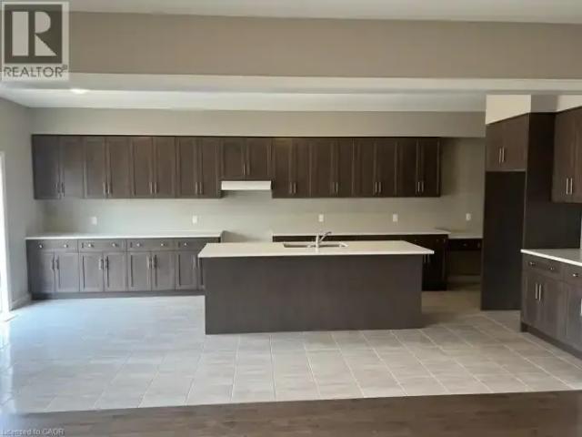 3 Bedroom House Kitchener ON 102883616