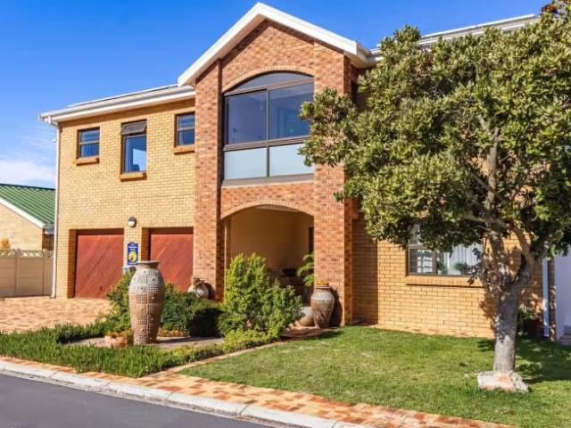 3 Bedroom House Kle Kle 103182622