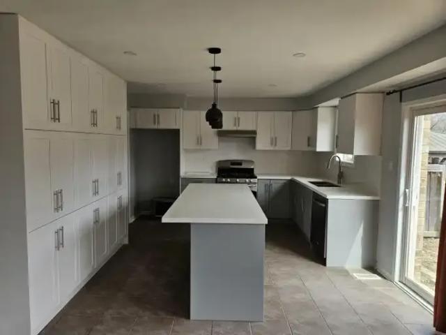 3 Bedroom House Hamilton ON 103030687
