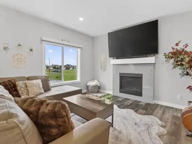 3 Bedroom House High River AB 103118965