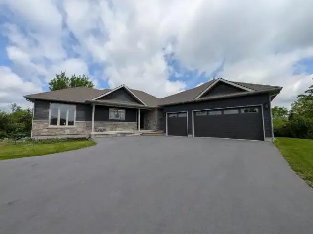 3 Bedroom House Inverary ON 103151456