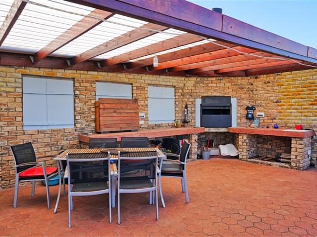 3 Bedroom House in Cove Rock