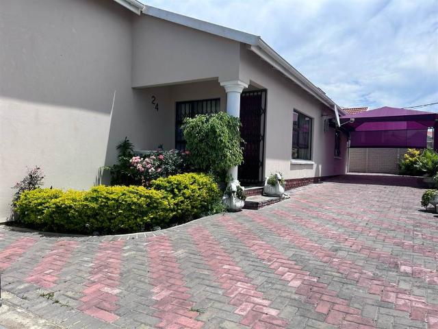 3 Bedroom House in Cove Rock