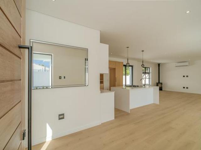 3 Bedroom House in Constantia