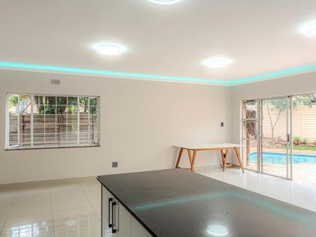 3 Bedroom House in Constantia Kloof