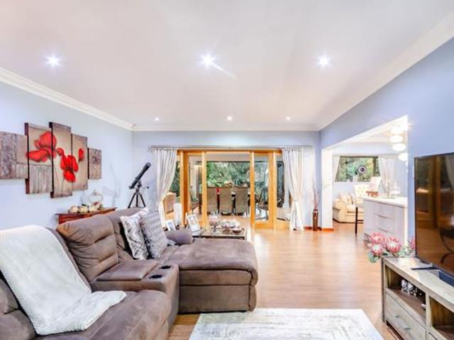 3 Bedroom House in Constantia Kloof
