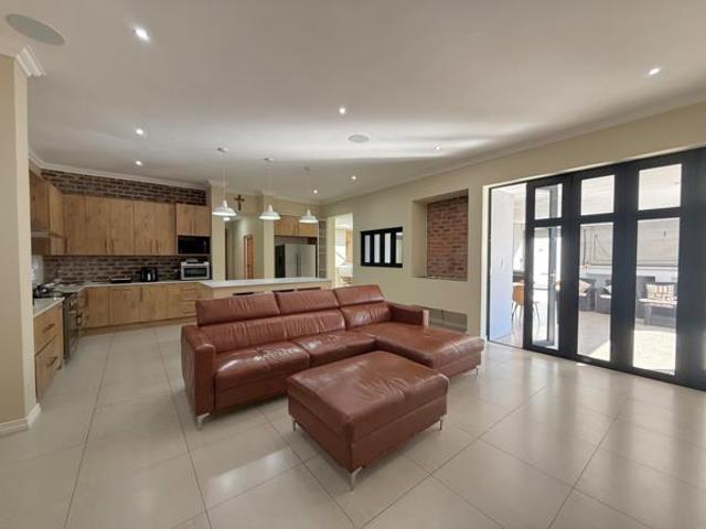 3 Bedroom House in Copperleaf Estate