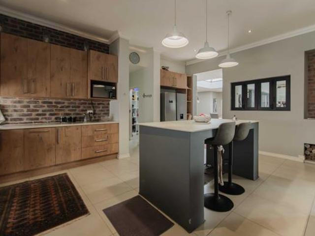 3 Bedroom House in Copperleaf Estate