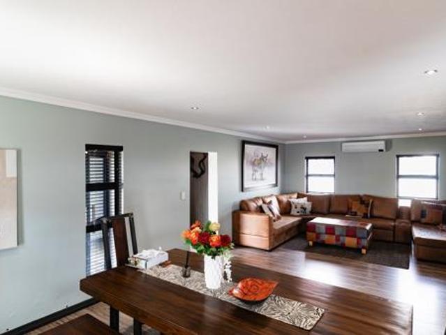3 Bedroom House in Copperleaf Estate