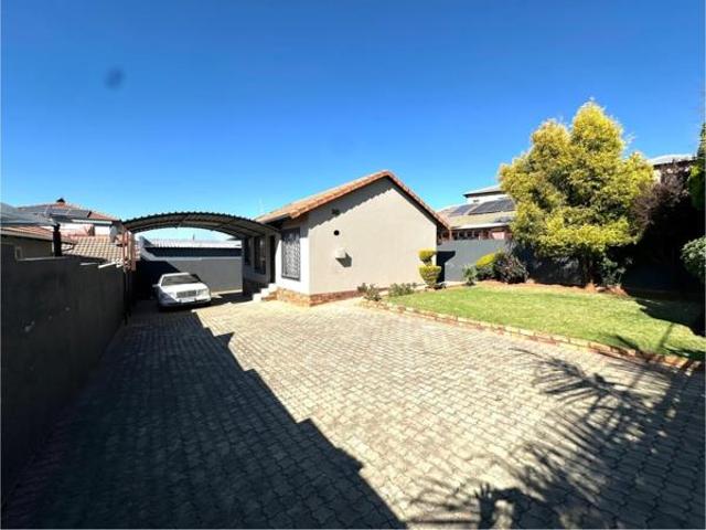3 Bedroom House in Cosmo City