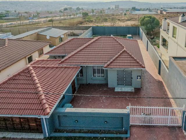 3 Bedroom House in Cosmo City