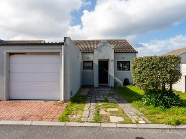 3 Bedroom House in Costa Da Gama