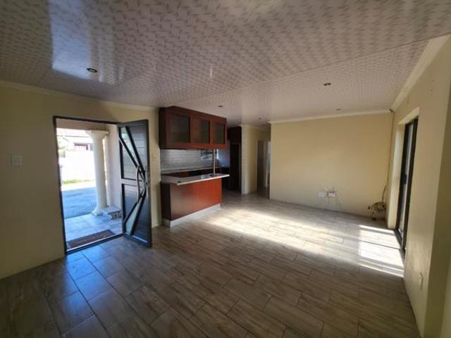 3 Bedroom House in Camelot