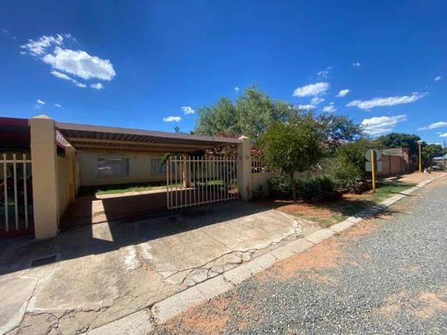 3 Bedroom House in Camelot