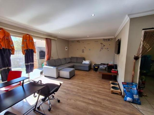 3 Bedroom House in Camelot