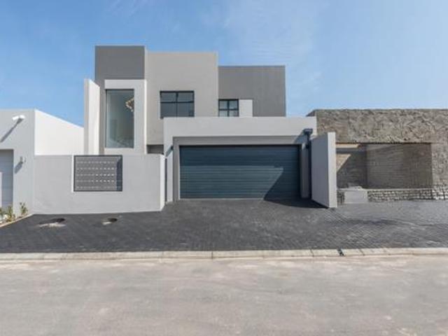 3 Bedroom House in Cape Farms