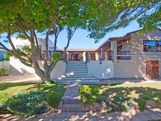 3 Bedroom House in Capri