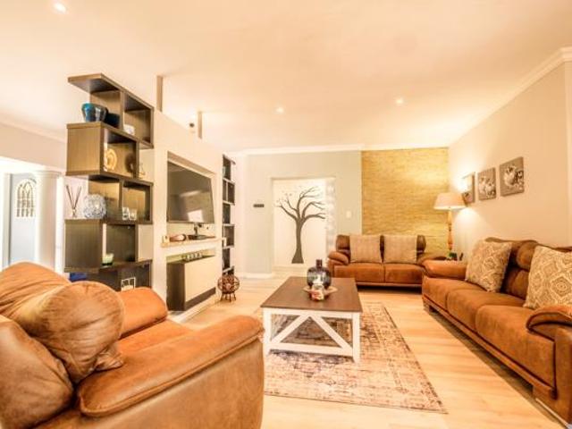 3 Bedroom House in Caribbean Beach Club