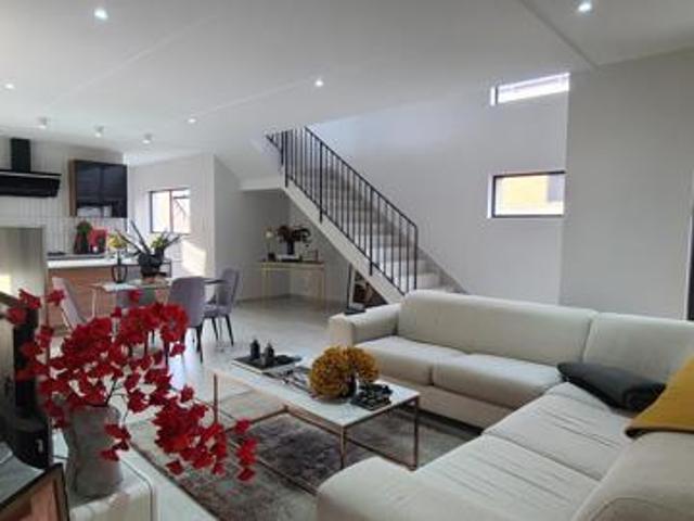 3 Bedroom House in Carlswald Estate