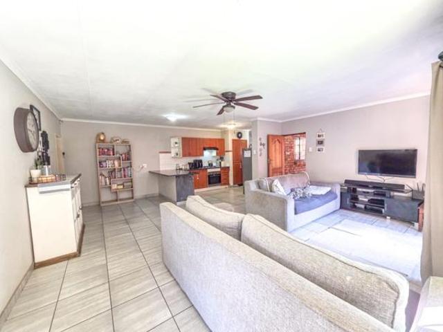 3 Bedroom House in Clubview
