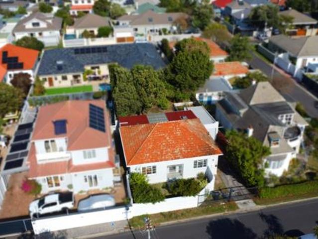 3 Bedroom House in Claremont