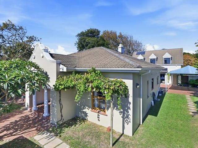 3 Bedroom House in Claremont
